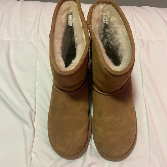 Shoes - uggs